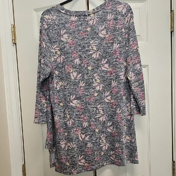 cameo Heathered Gray Floral Tunic with Pink and Yellow Accents - Picture 5 of 5